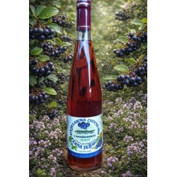 Aronia wine with thyme