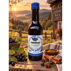 Aronia wine with cinnamon