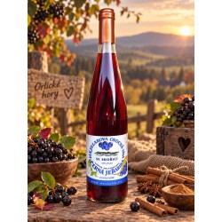 Aronia wine with cinnamon
